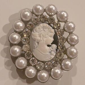 Old Vintage Black & White Pearl & Rhinestone Cameo Pearl Necklace Separator